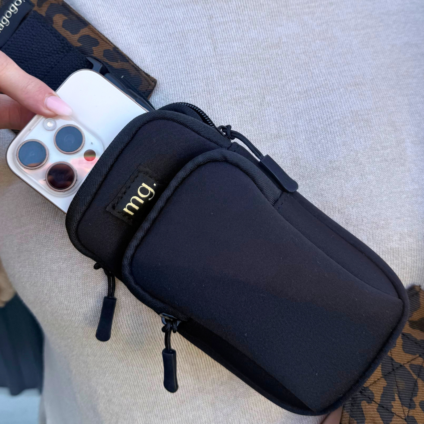 The MummaGogo™️ Slide on bag